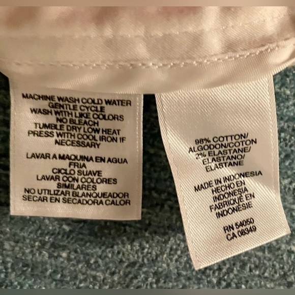 Jones New York Stretch White Bermudas. Size 8. 2 front & 2 back pockets. - Picture 4 of 6